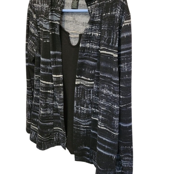 Suzie In The City Long Sleeve Jacket With Attached T Shirt Med Light & AIry - Picture 8 of 8